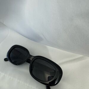 Vera Wang Elegant Black Sunglasses